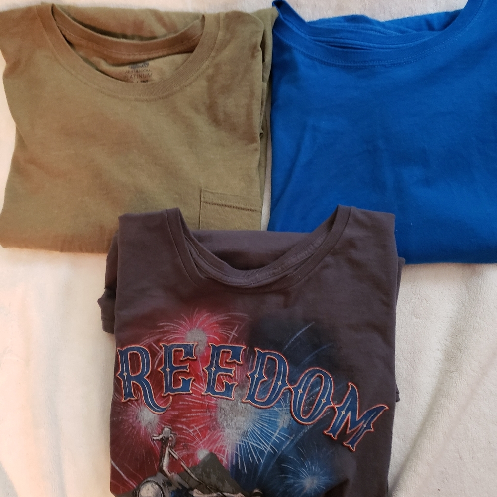 3 mens tshirts.              2